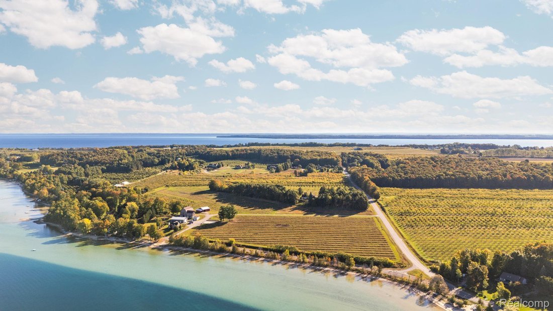 Land in Suttons Bay, Michigan, United States 5 - 18342638