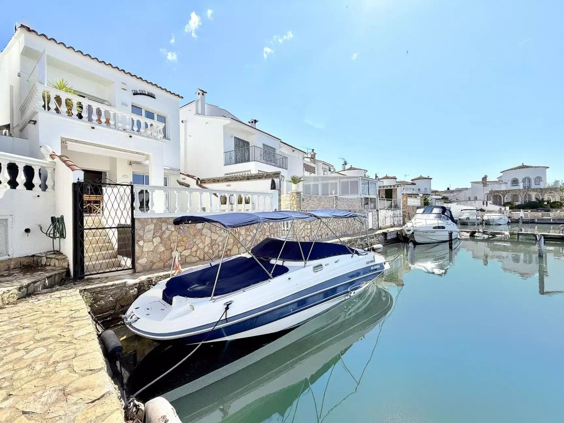Villa in Empuriabrava, Catalonia, Spain 1 - 18335964