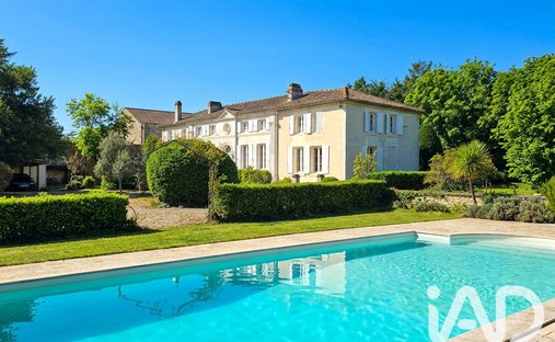 House in Cognac, Nouvelle-Aquitaine, France 1