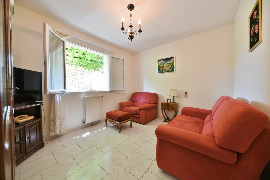 Villa in Uzès, Okzitanien, Frankreich 4 - 18336955