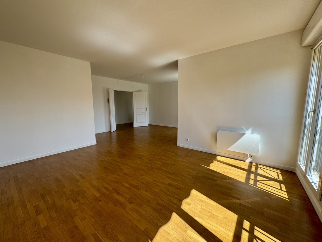 Apartment in Ledru Rollin, Le Perreux-sur-Marne, France 3 - 18340359