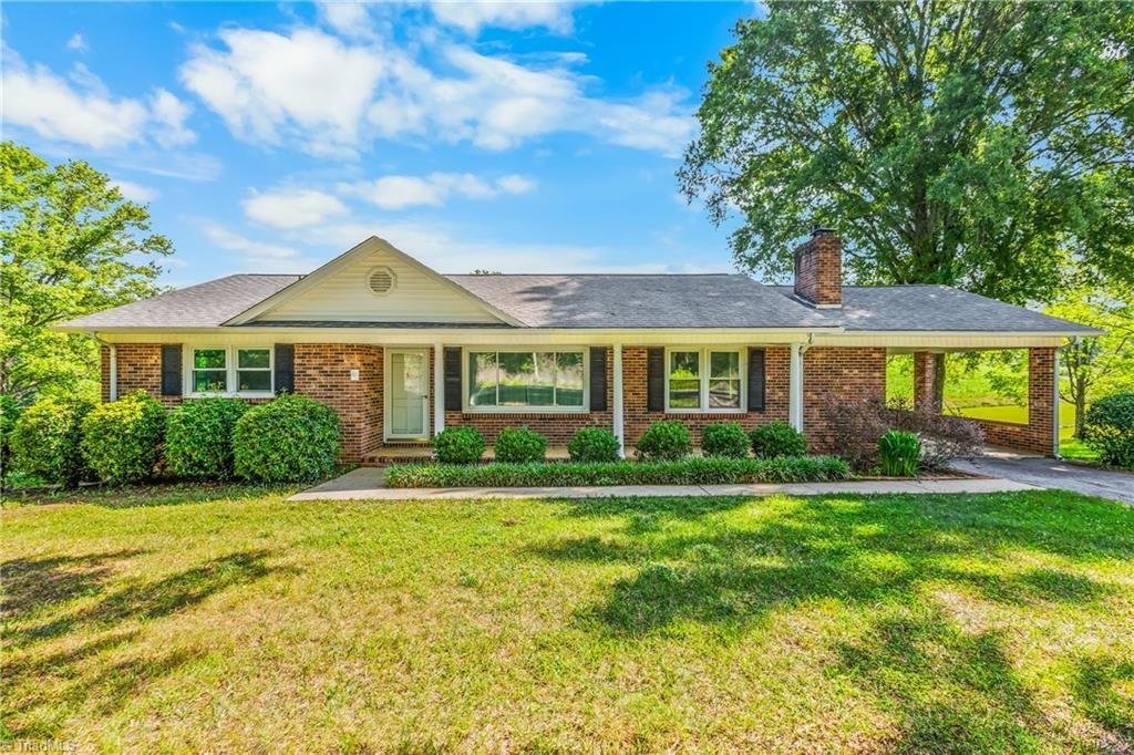 House in Dobson, North Carolina, United States 1 - 18343869