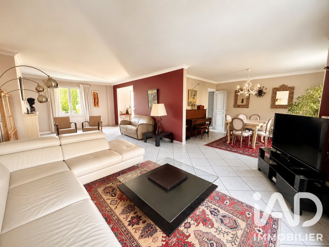 House in Chatou, Ile-de-France, France 1 - 17370352