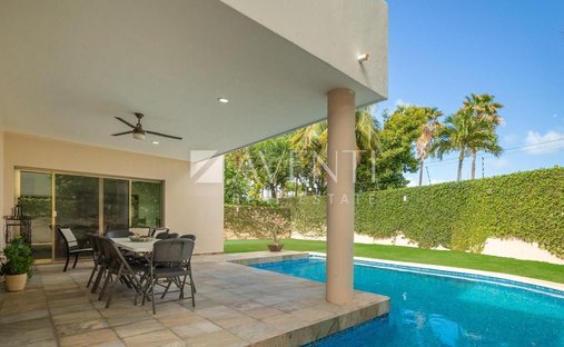 House in Alfredo V. Bonfil, Quintana Roo, Mexico 1