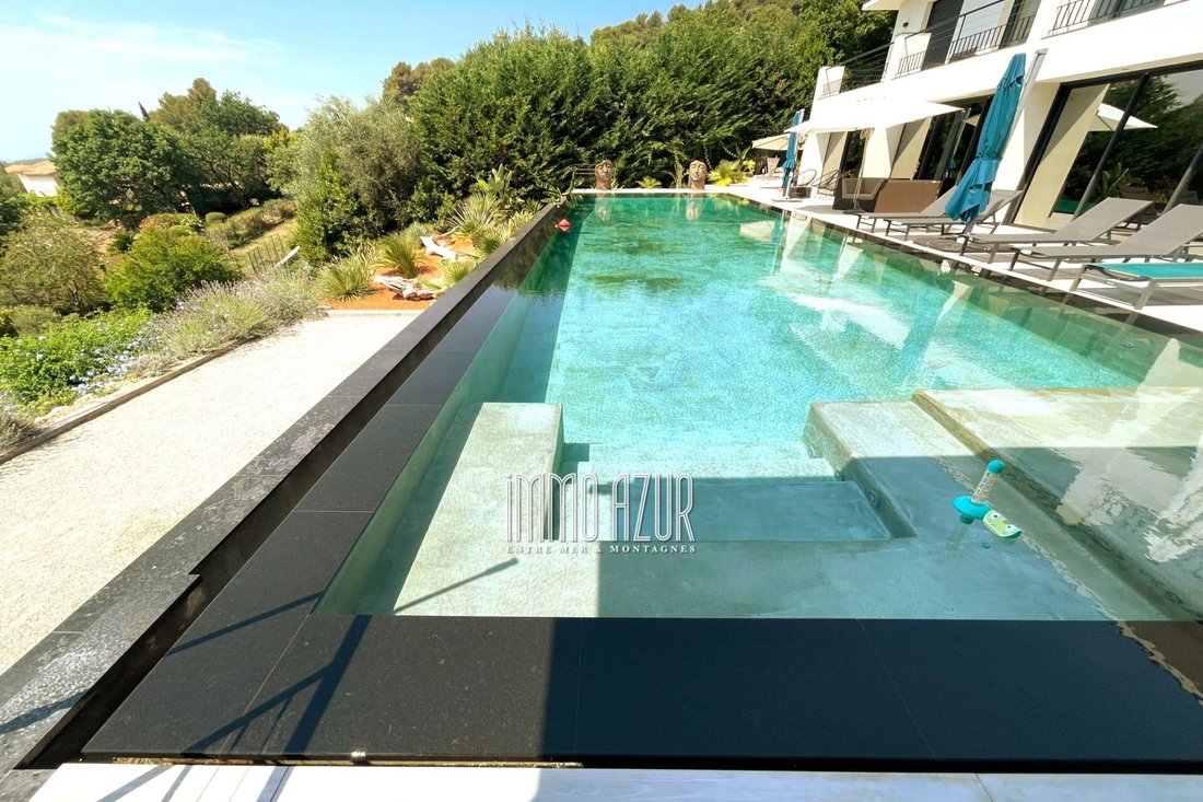 Villa in Tourrettes-sur-Loup, Provence-Alpes-Côte d'Azur, France 2 - 18336268
