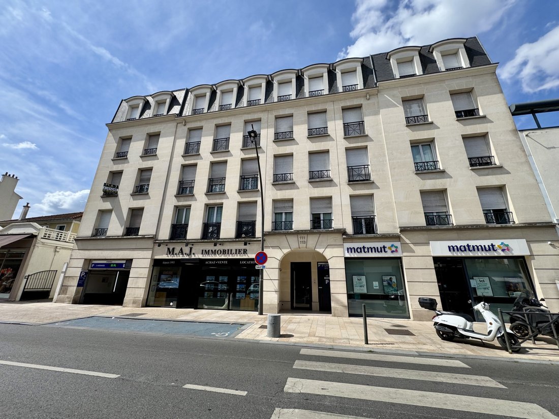 Apartment in Ledru Rollin, Le Perreux-sur-Marne, France 1 - 18340359