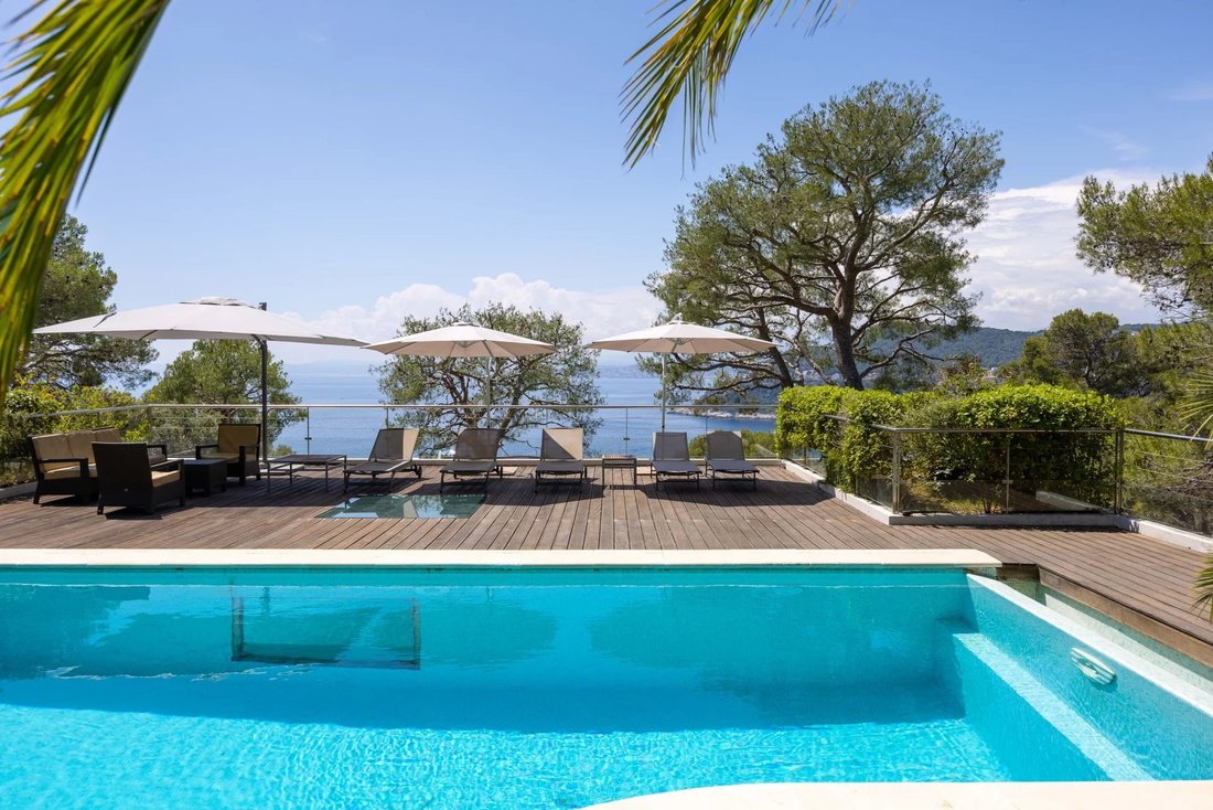 Villa in Saint-Jean-Cap-Ferrat, Provence-Alpes-Côte d'Azur, France 1 - 18336762