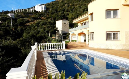 Villa in Roses, Catalonia, Spain 1