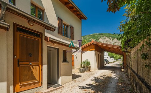 House in Corenc, Auvergne-Rhône-Alpes, France 1
