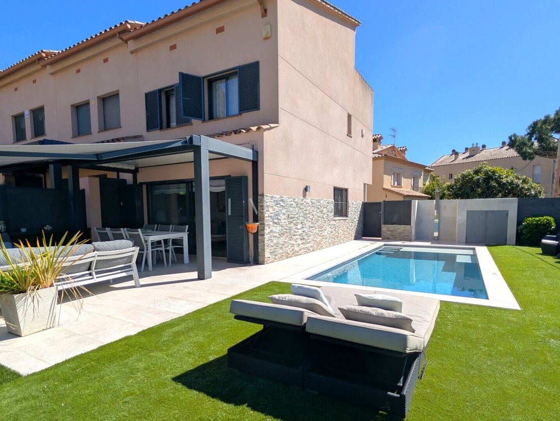 Townhouse in Platja d'Aro, Catalonia, Spain 1 - 18335200