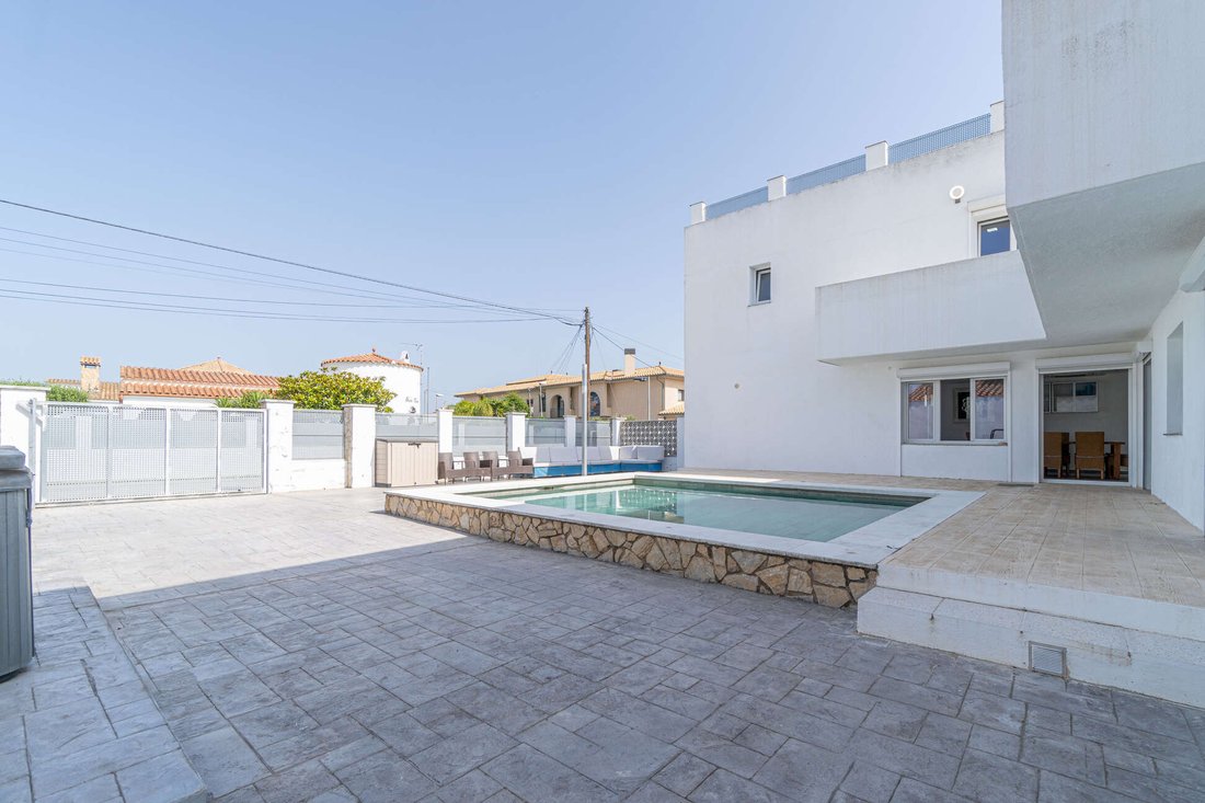 House in Empuriabrava, Catalonia, Spain 4 - 18337612