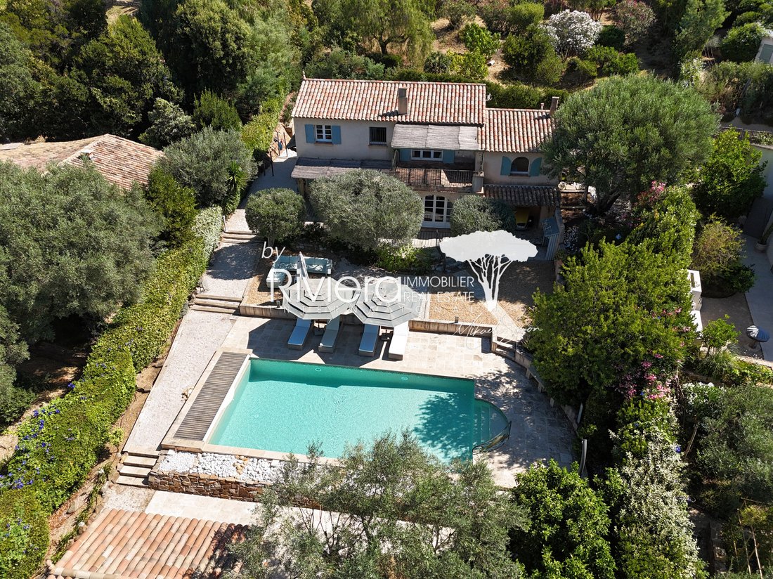 Estate in La Croix-Valmer, Provence-Alpes-Côte d'Azur, France 1 - 17684053