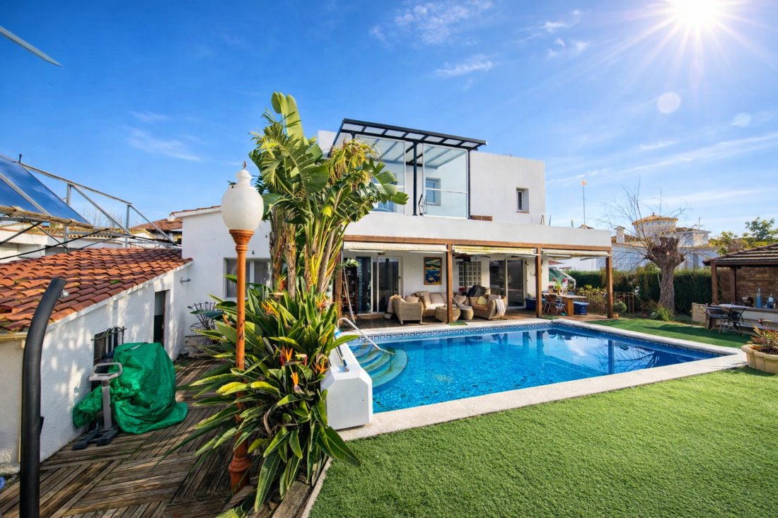 Villa in Empuriabrava, Catalonia, Spain 2 - 18336518