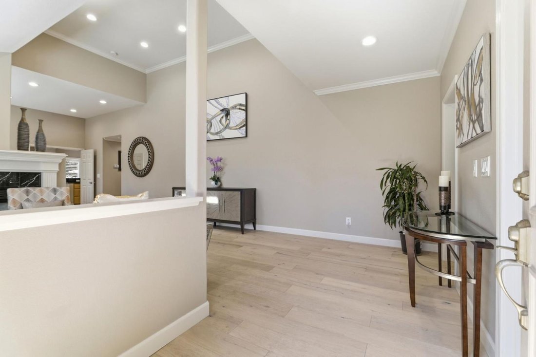 Condo in San Jose, California, United States 4 - 18340136