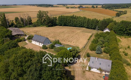 Estate in Chemille-sur-Deme, Centre-Val de Loire, France 1