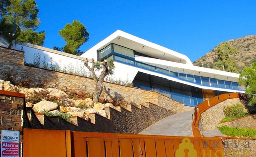 Villa in Roses, Catalonia, Spain 1