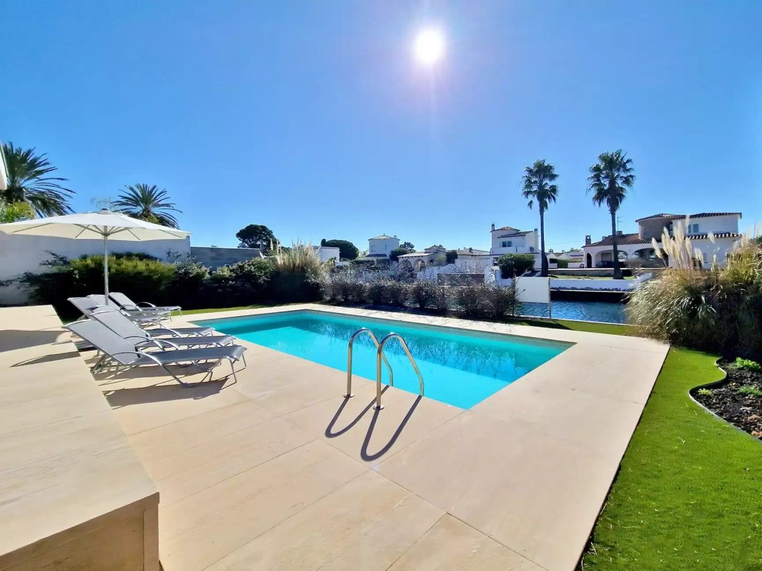 Villa in Empuriabrava, Catalonia, Spain 2 - 18336390