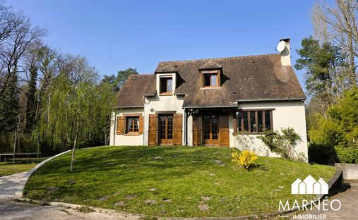House in Arbonne-la-Foret, Ile-de-France, France 1