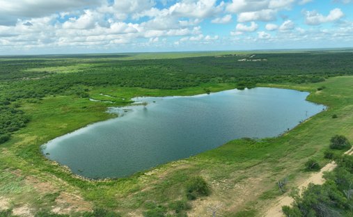 Farm Ranch in Carrizo Springs, Texas, United States 1