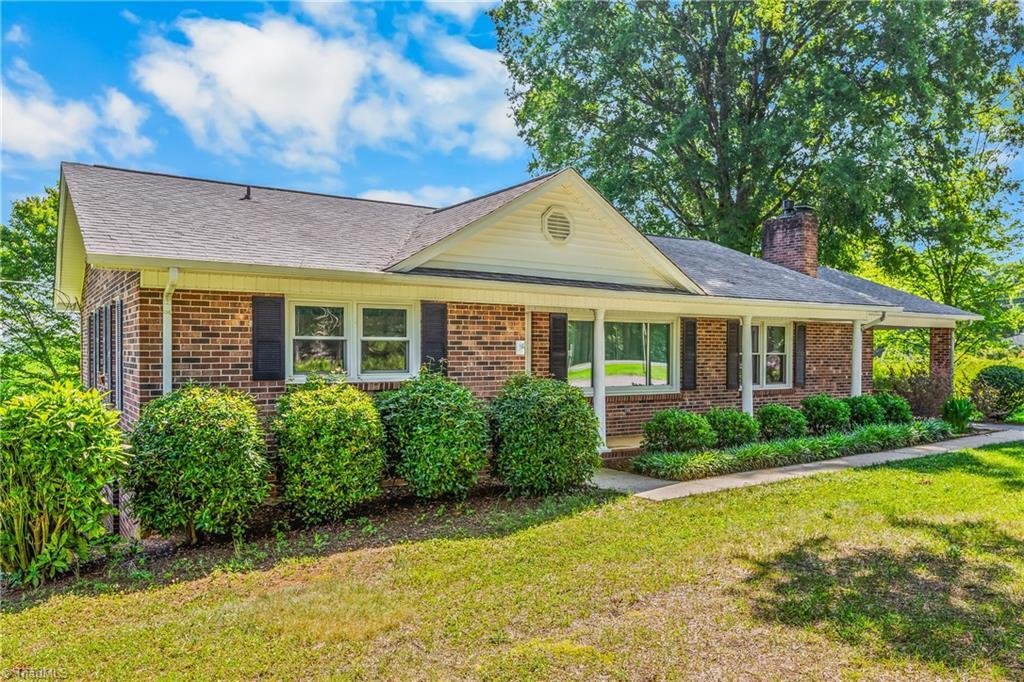 House in Dobson, North Carolina, United States 4 - 18343869