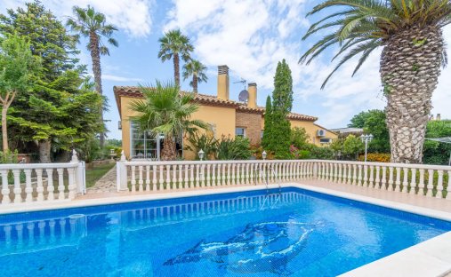 House in Sant Pere Pescador, Catalonia, Spain 1