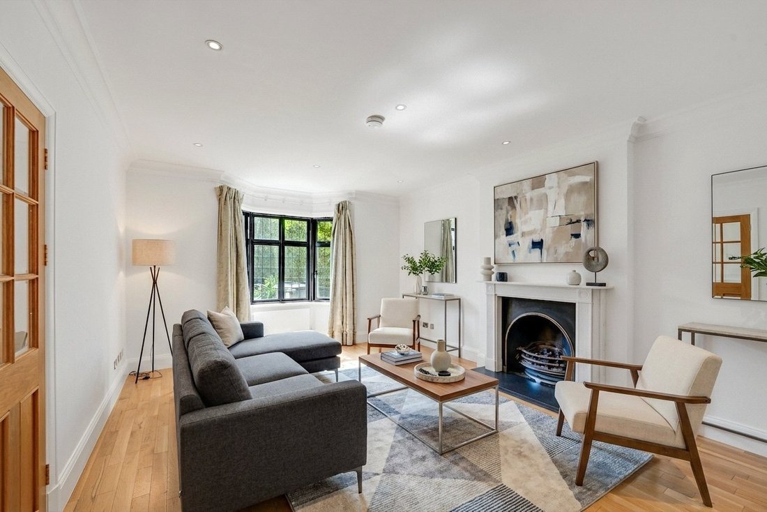 House in Coombe, Royal Borough of Kingston upon Thames, England 5 - 17480342