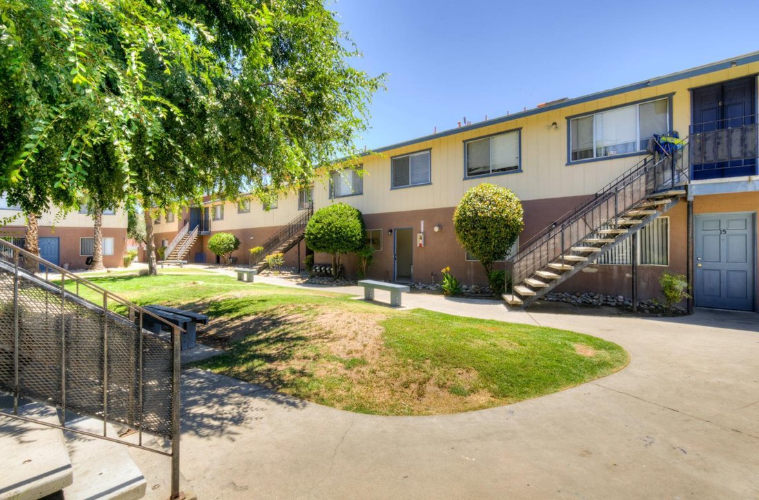 Visalia, California, United States 4 - 18340152