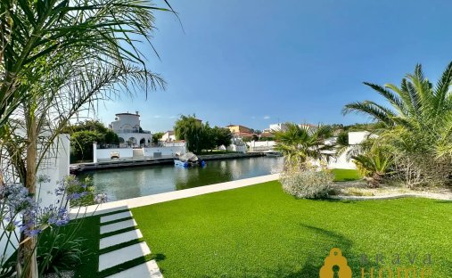Villa in Empuriabrava, Catalonia, Spain 1