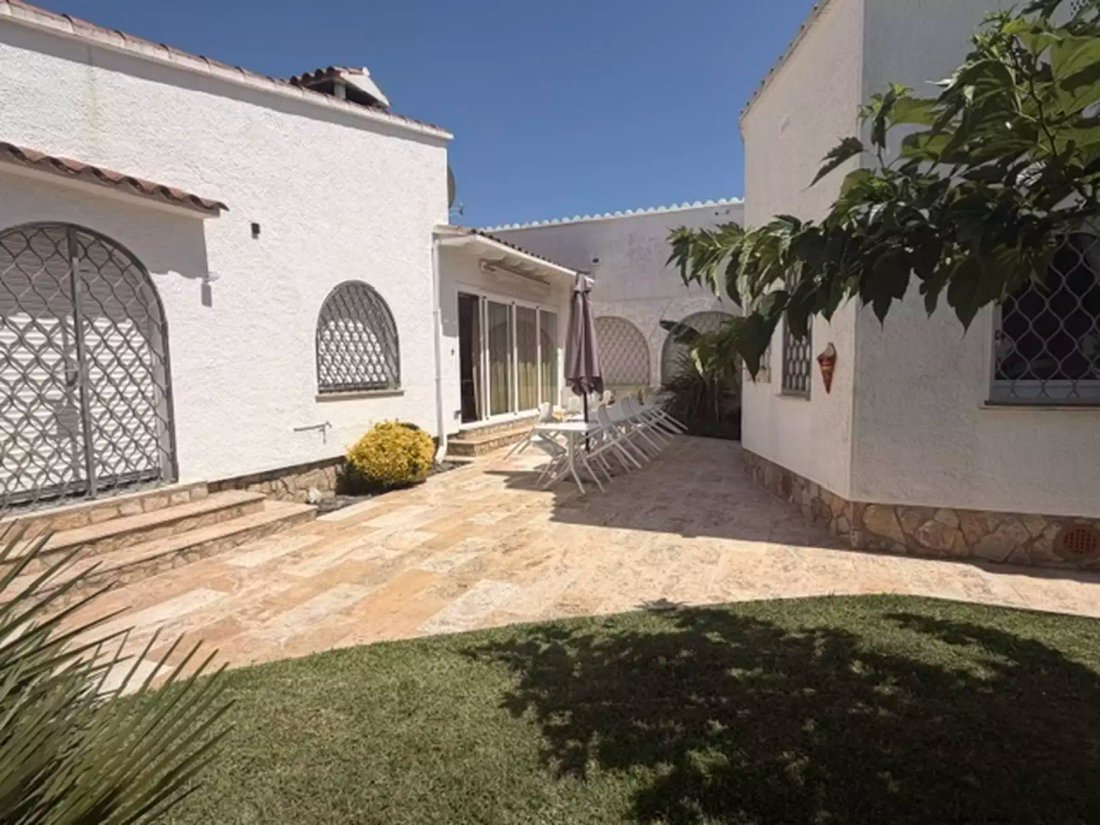 Villa in Empuriabrava, Catalonia, Spain 3 - 18336235