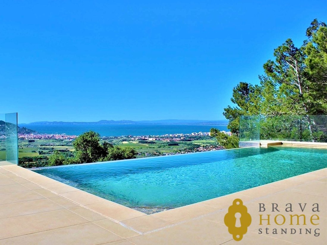 Villa in Roses, Catalonia, Spain 4 - 18335597