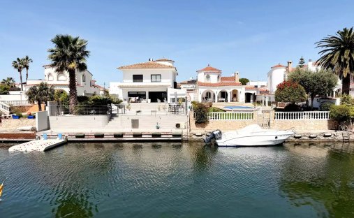Villa in Empuriabrava, Catalonia, Spain 1