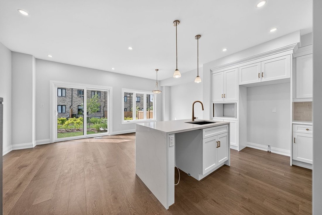 Condo in Guelph, Ontario, Canada 5 - 18342160