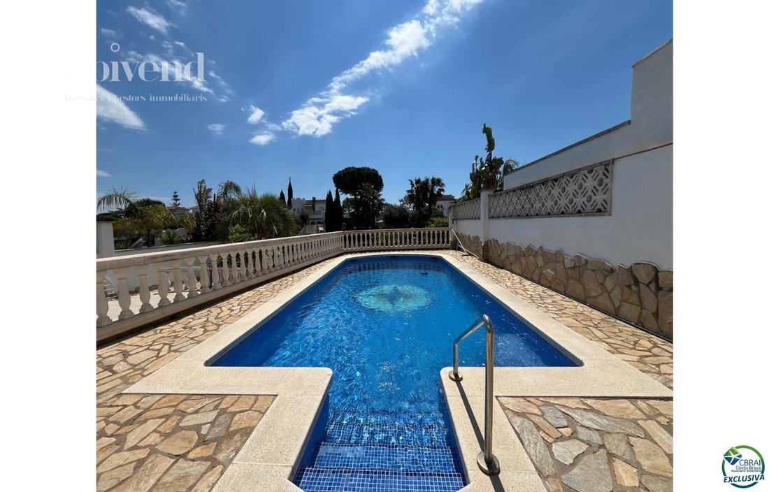 Haus in Empuriabrava, Katalonien, Spanien 2 - 18336585