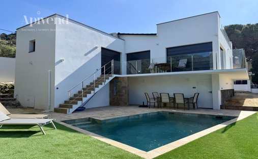 Villa in Roses, Catalonia, Spain 1