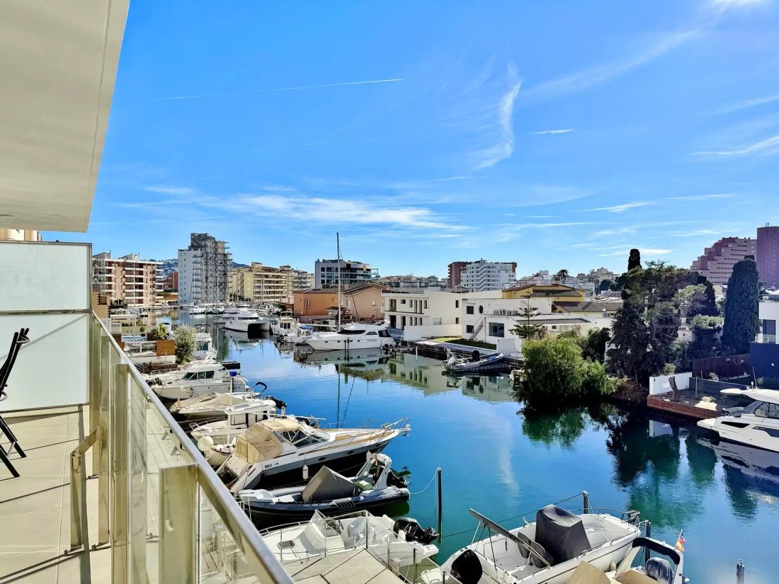 Apartment in Roses, Catalonia, Spain 1 - 18337760