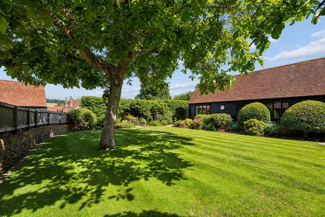 House in Great Gaddesden, Dacorum, England 4 - 18342850