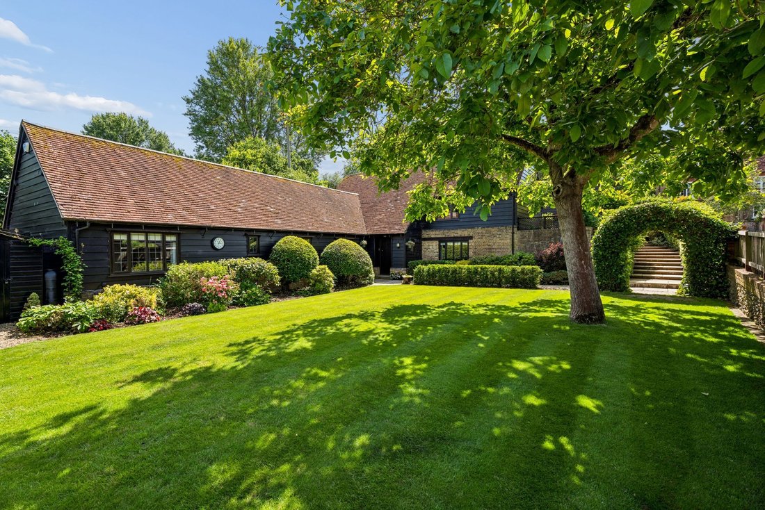 House in Great Gaddesden, Dacorum, England 1 - 18342850