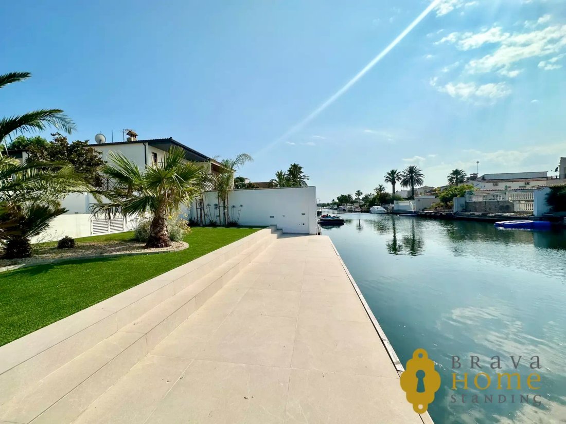 Villa in Empuriabrava, Catalonia, Spain 2 - 18335483