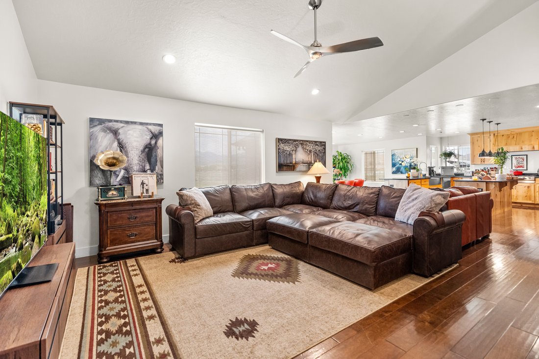 House in Eagle Mountain, Utah, United States 5 - 18339991