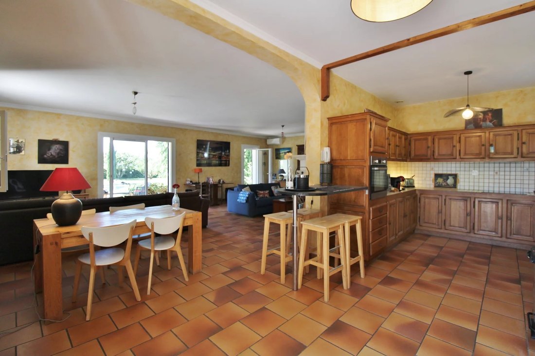 Villa in Uzès, Occitania, France 4 - 18336959