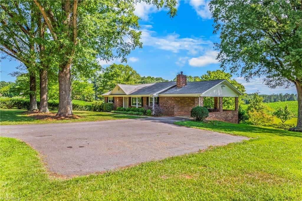 House in Dobson, North Carolina, United States 3 - 18343869