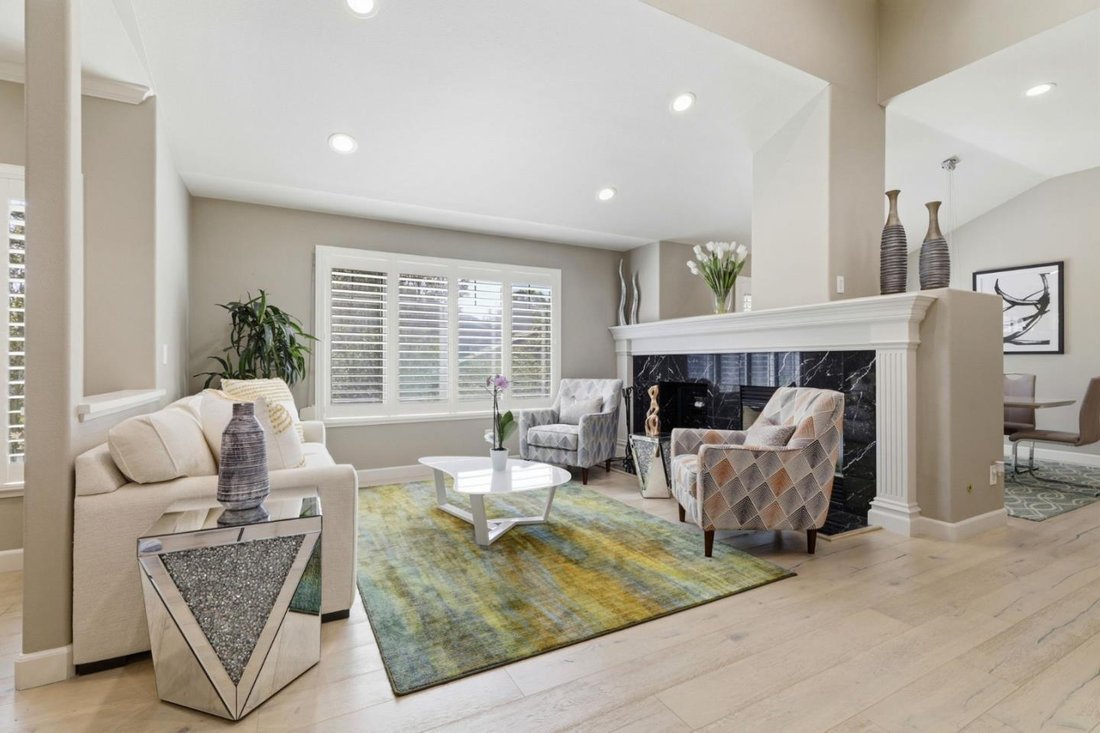Condo in San Jose, California, United States 5 - 18340136