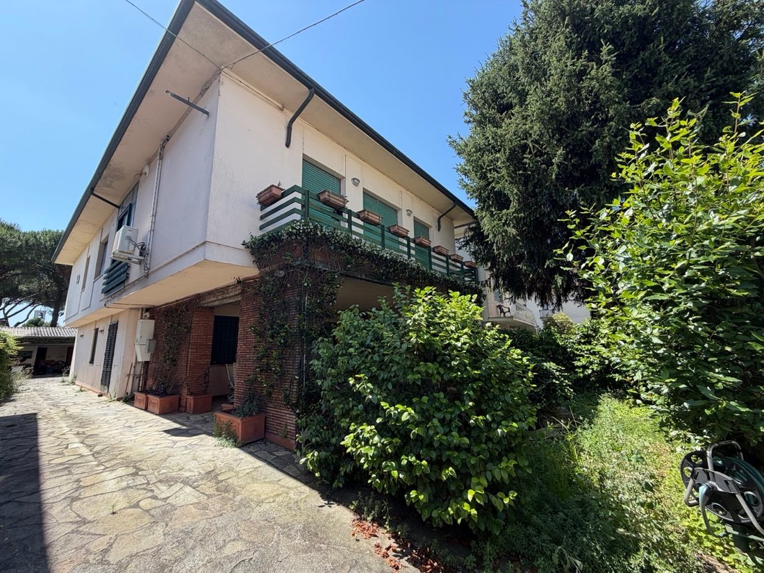 Villa in Historic Center, Lucca, Tuscany 1 - 18342494