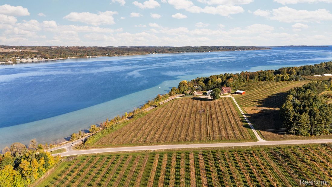 Land in Suttons Bay, Michigan, United States 4 - 18342636