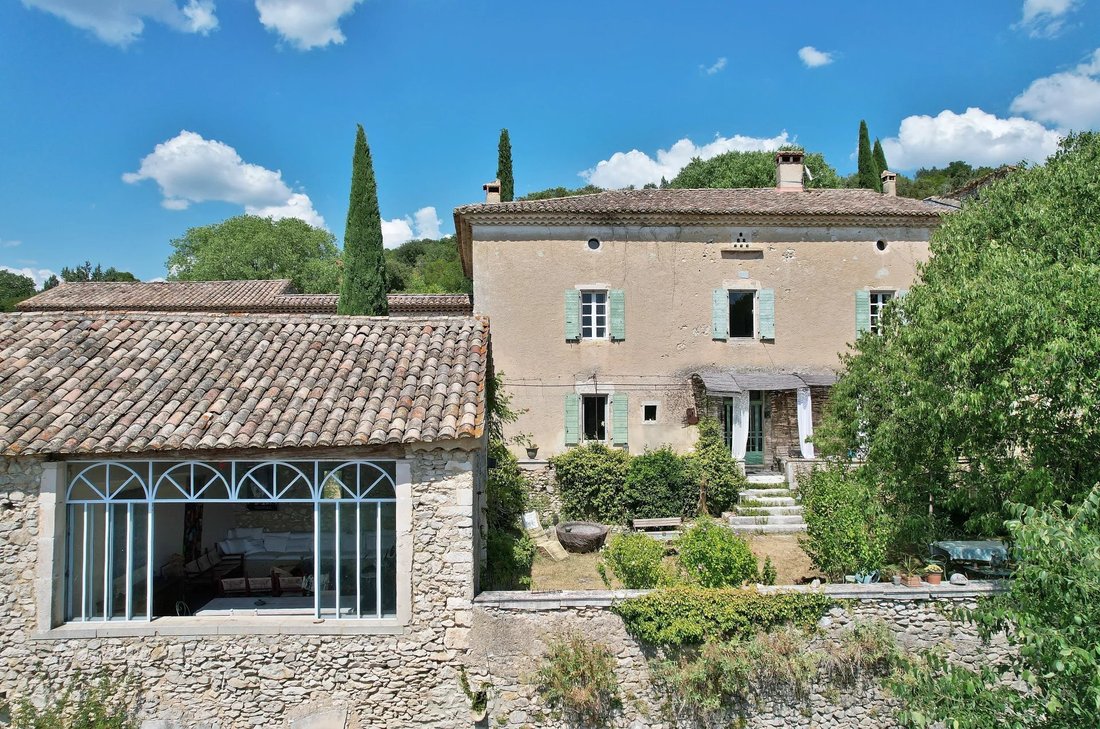 Casa di campagna a Uzès, Occitania, Francia 1 - 18336967