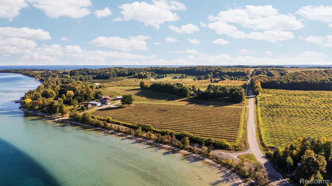 Land in Suttons Bay, Michigan, United States 1 - 18342637