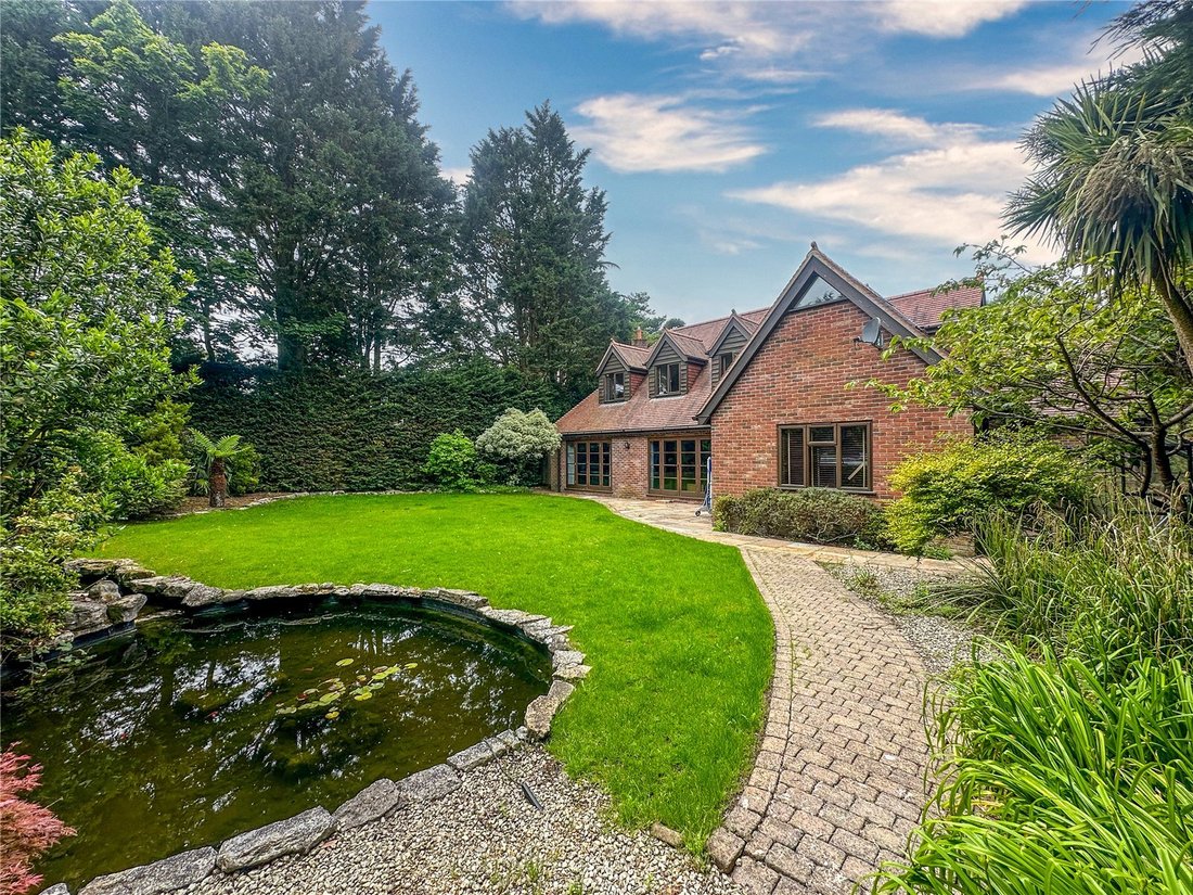 House in Hurn, England 4 - 18342876