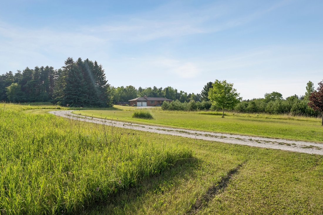 House in Mulmur, Ontario, Canada 5 - 18336653