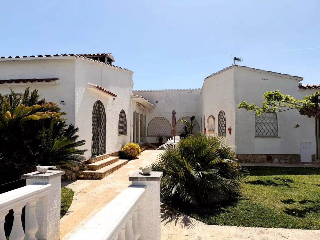 Villa in Empuriabrava, Catalonia, Spain 4 - 18336235