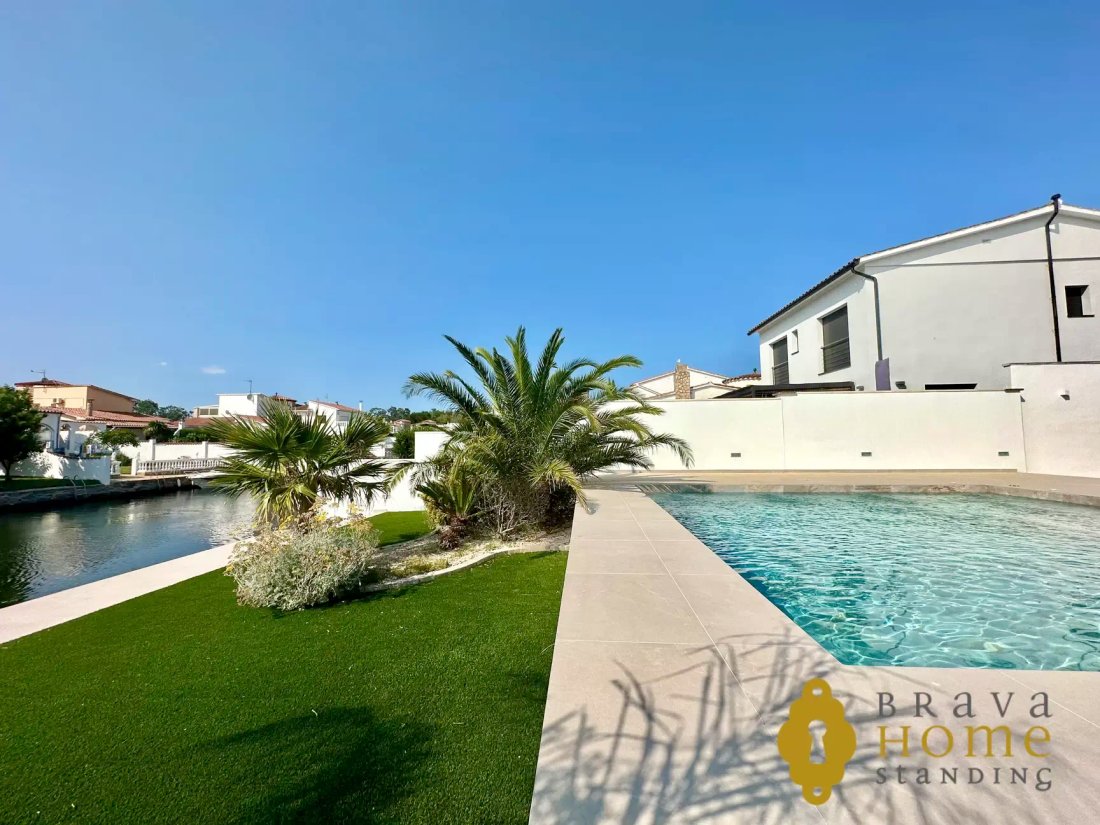 Villa in Empuriabrava, Catalonia, Spain 3 - 18335483